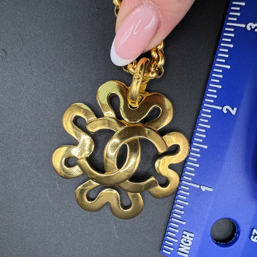 ❗️FINAL PRICE❗️LOT 814 24K gold plated Chanel vintage necklace with CC pendant - Picture 9 of 9